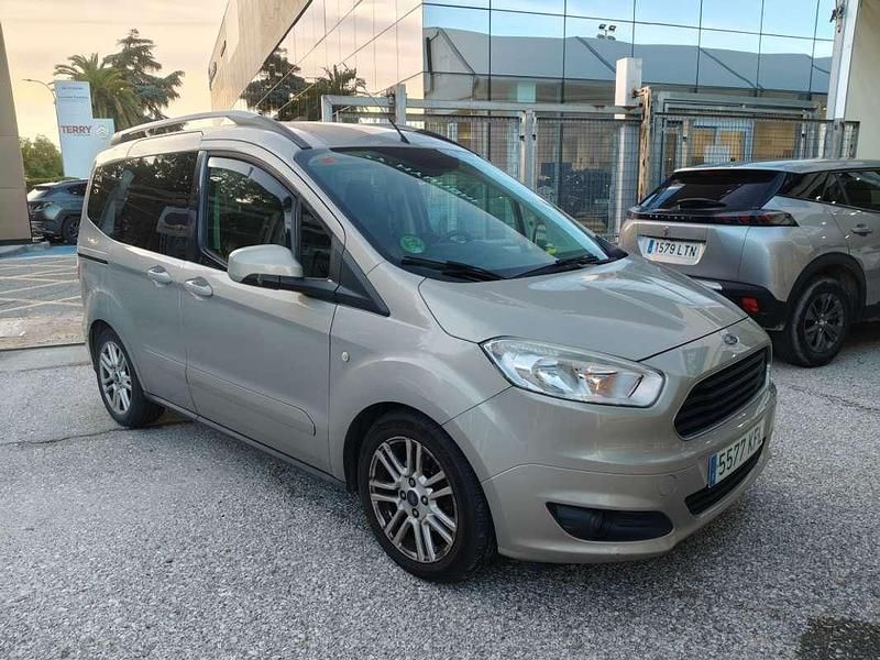 Usado Ford Tourneo Courier Trend 102 CV (75 kW) 2017 Beige Monovolumen