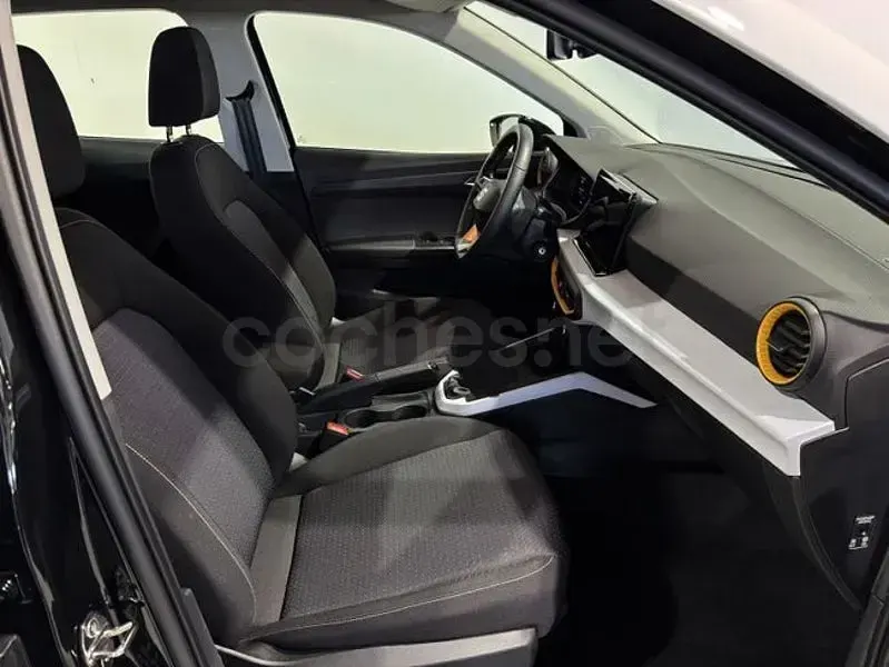 Usado Seat Arona Style 115 CV (84 kW) 2025 Blanco SUV