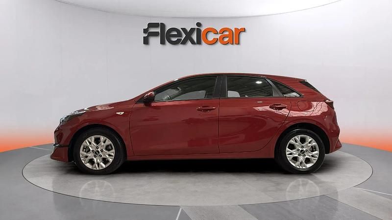 Usado Kia Ceed 120 CV (88 kW) 2023 Burdeos Utilitario