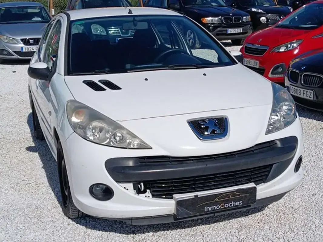 Usado Peugeot 206+ 73 CV (53 kW) 2011 Blanco Utilitario