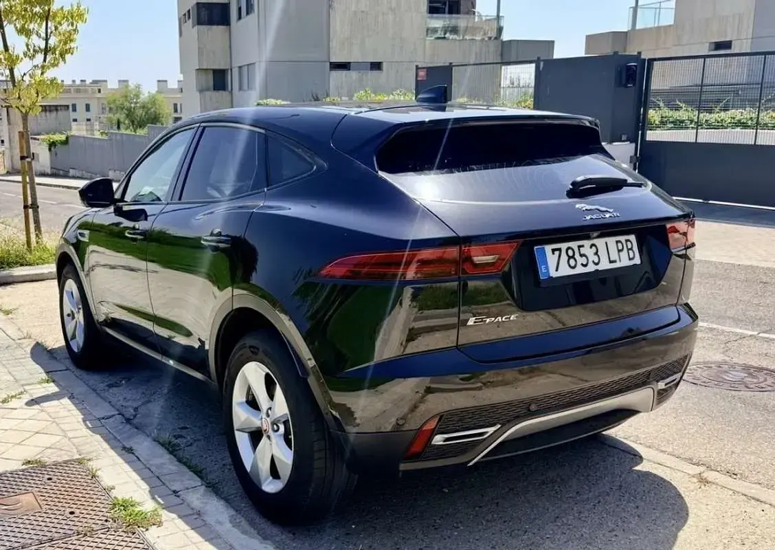 Usado Jaguar E-Pace R-Dynamic 160 CV (117 kW) 2022 Negro SUV