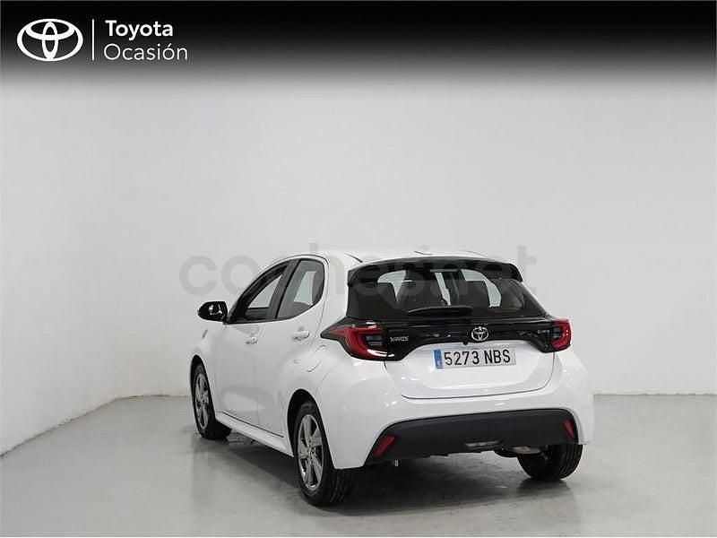 Usado Toyota Yaris Hybrid Active 116 CV (85 kW) 2025 Blanco Berlina