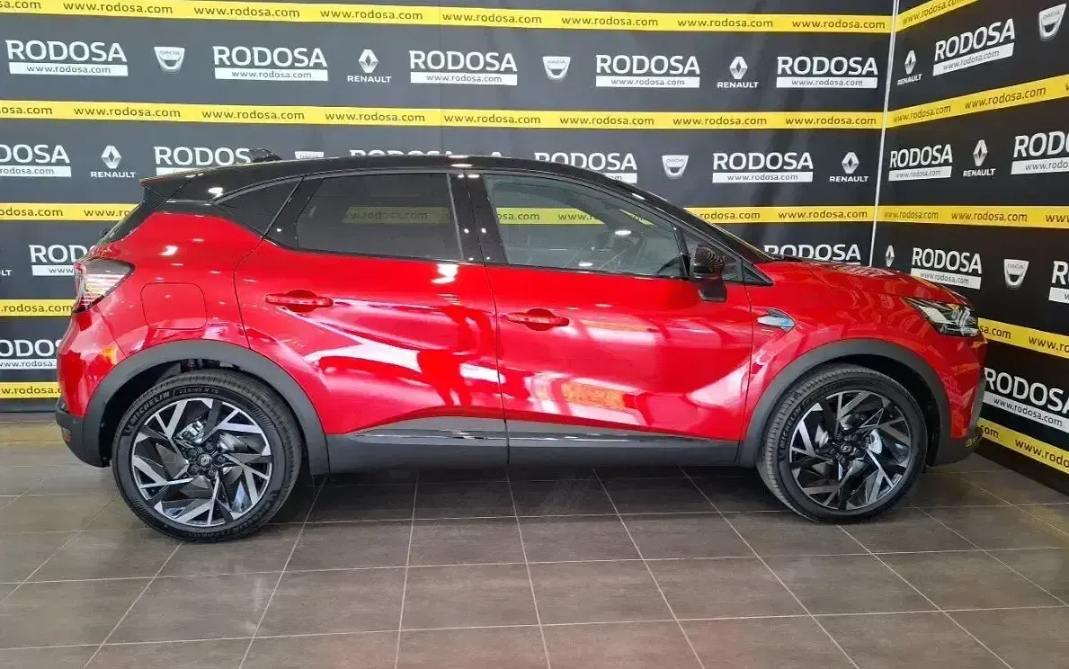Usado Renault Captur Esprit Alpine 145 CV (106 kW) 2024 Rojo SUV