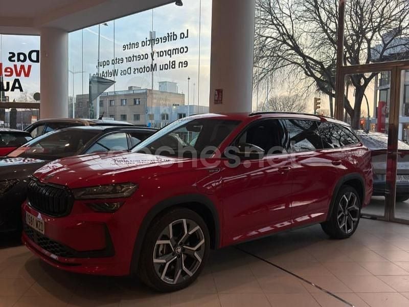 Rojo Usado 2025 Skoda Kodiaq SportLine SUV | 40.900 € (Super precio) - Imagen 1/4