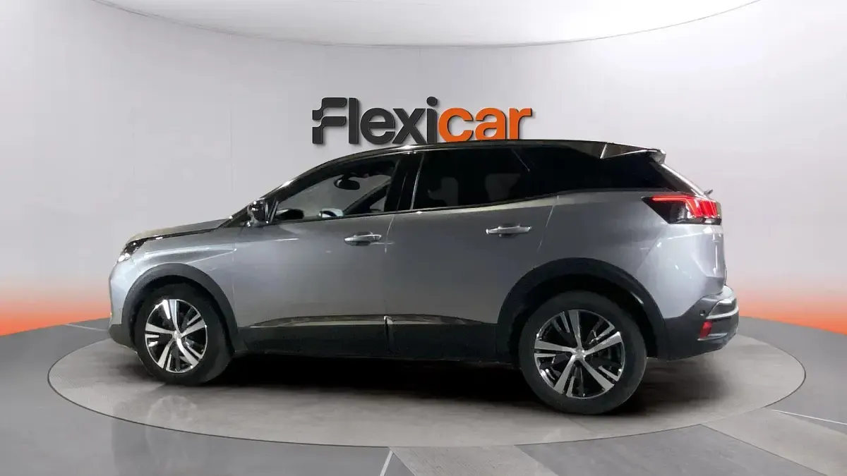 Usado Peugeot 3008 Allure 131 CV (96 kW) 2023 Gris SUV