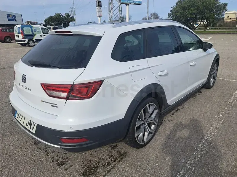 Usado Seat Leon 4Drive 184 CV (135 kW) 2017 Blanco Familiar