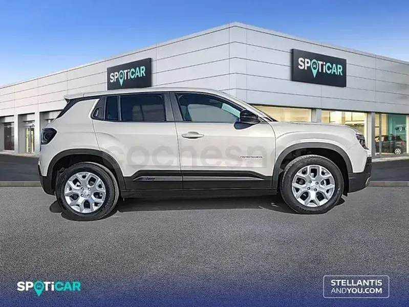 Usado Jeep Avenger Altitude 100 CV (73 kW) 2025 Gris / plata SUV