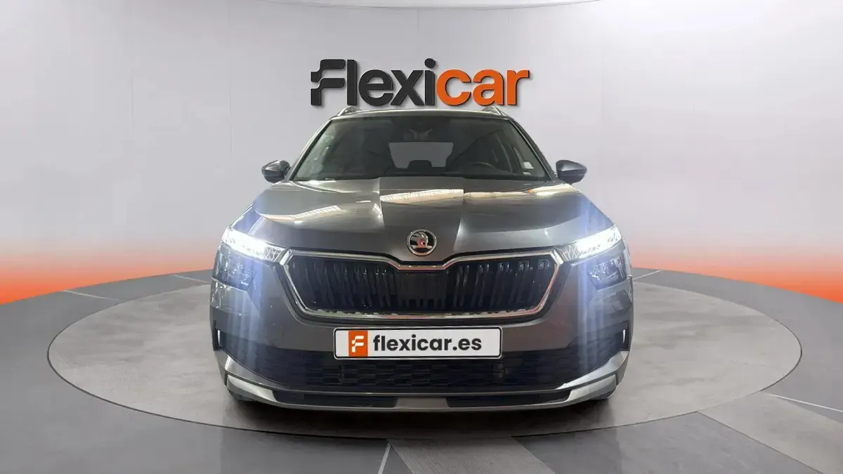 Usado Skoda Kamiq Selection 116 CV (85 kW) 2023 Gris SUV