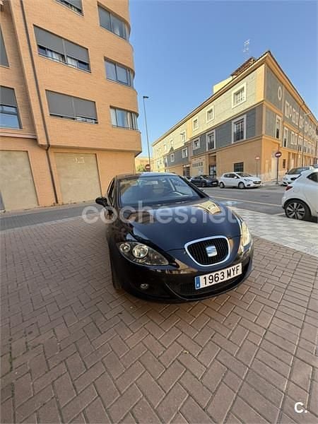 Usado Seat Leon Reference 90 CV (66 kW) 2008 Negro Utilitario