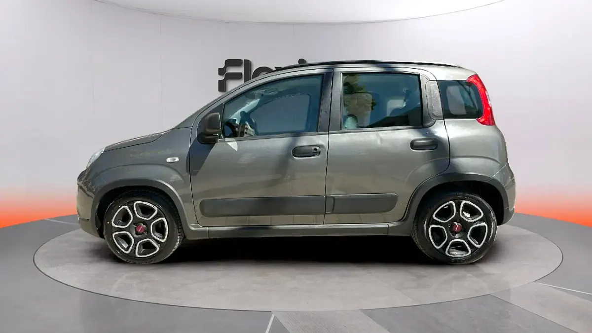 Usado Fiat Panda 71 CV (52 kW) 2022 Gris Utilitario