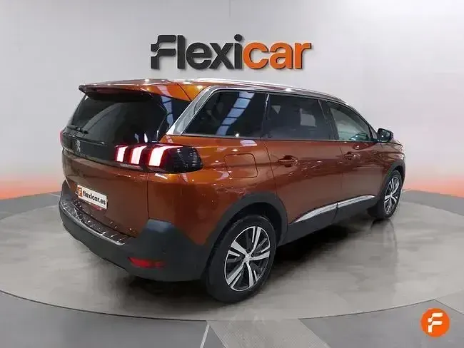 Usado Peugeot 5008 Allure 130 CV (95 kW) 2023 Marrón SUV