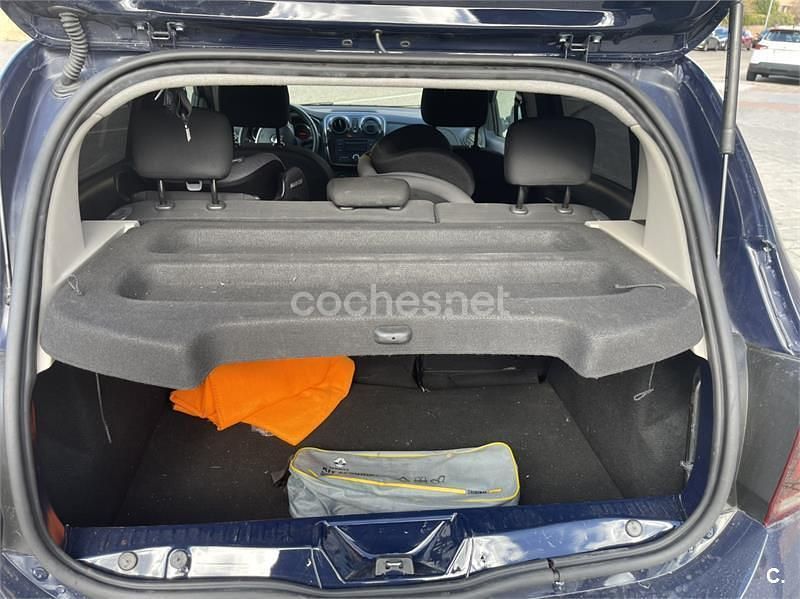 Usado Dacia Sandero Ambiance 73 HP (53 kW) 2017 Azul Sedan