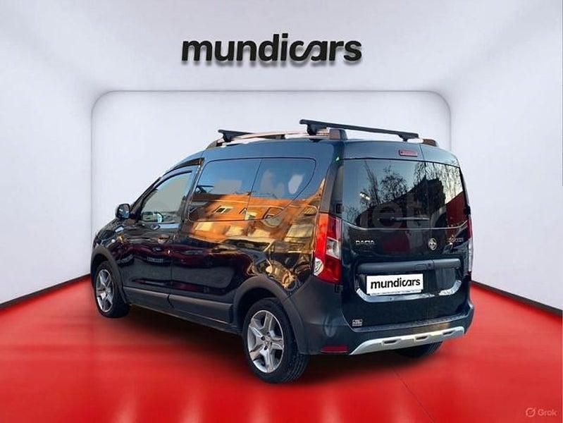Usado Dacia Dokker Stepway 75 HP (55 kW) 2018 Preto Monovolume