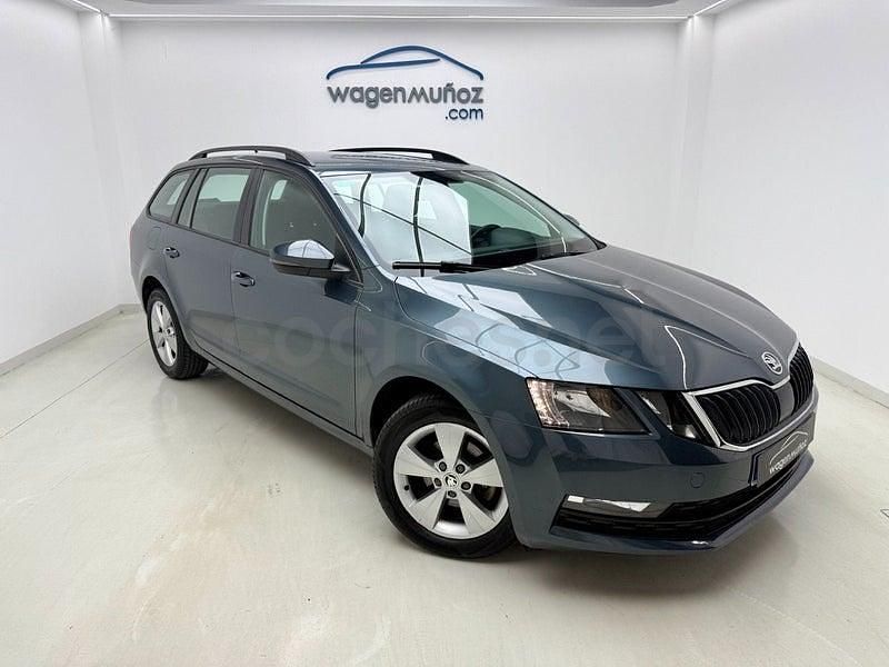 Usado Skoda Octavia Ambition 115 CV (84 kW) 2019 Gris / plata Familiar