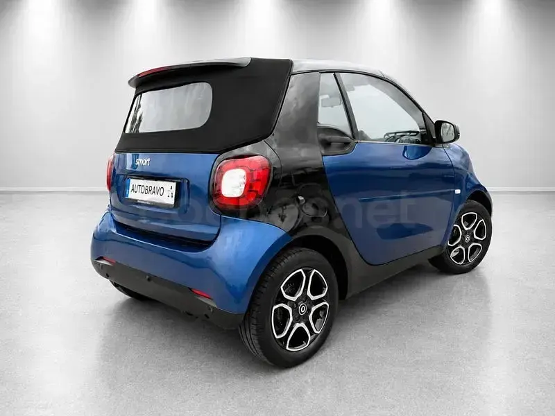 Usado Smart ForTwo Cabrio Passion 71 CV (52 kW) 2017 Azul Descapotable