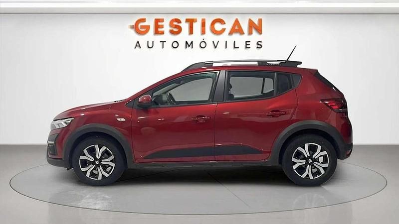 Usado Dacia Sandero Essentiel 90 CV (66 kW) 2021 Rojo Utilitario
