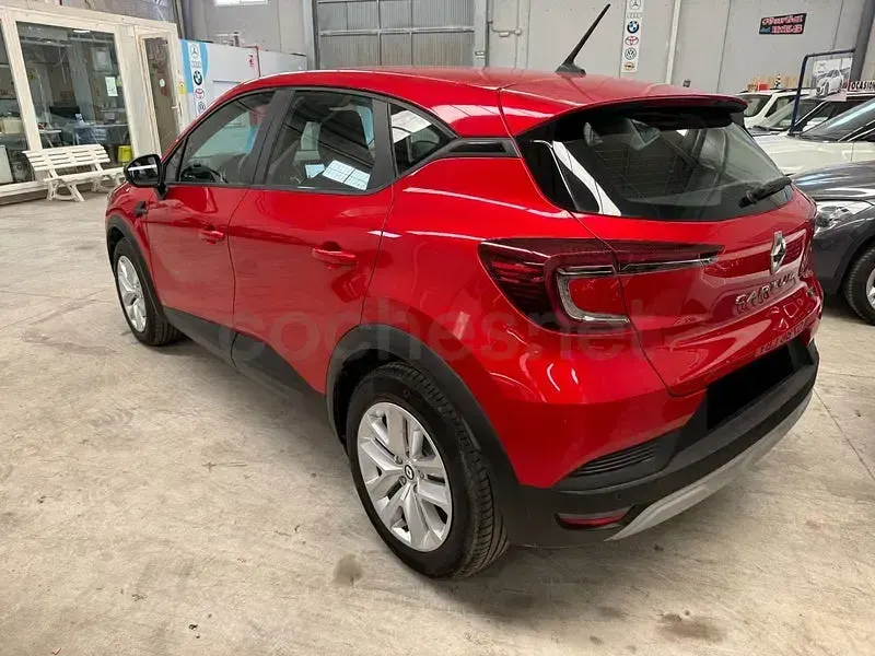 Usado Renault Captur Evolution 145 CV (106 kW) 2023 Granate SUV