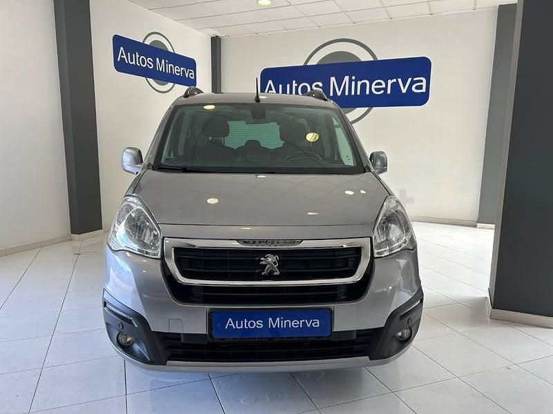 Usado Peugeot Partner Tepee Active 120 CV (88 kW) 2016 Gris / plata Monovolumen
