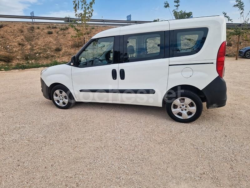 Usado Opel Combo Expression 90 CV (66 kW) 2015 Blanco Monovolumen