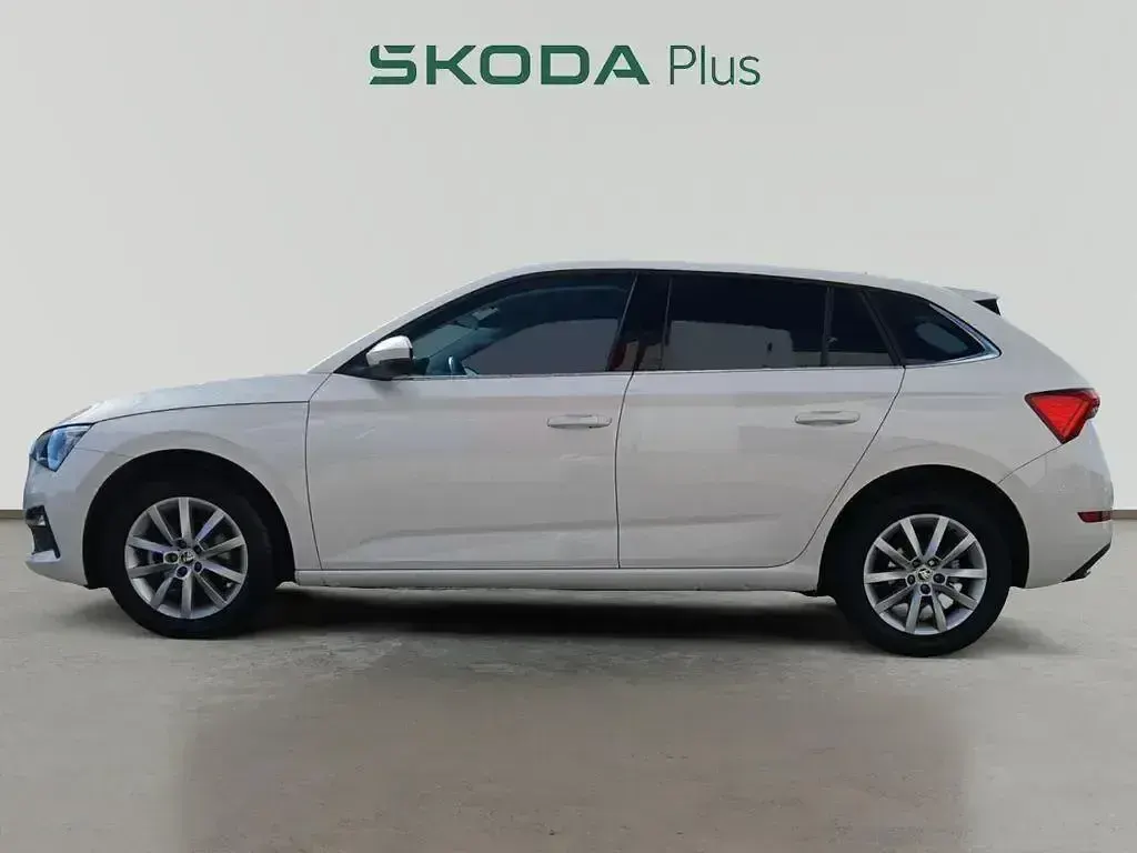 Usado Skoda Scala Ambition 110 CV (80 kW) 2021 Blanco Utilitario
