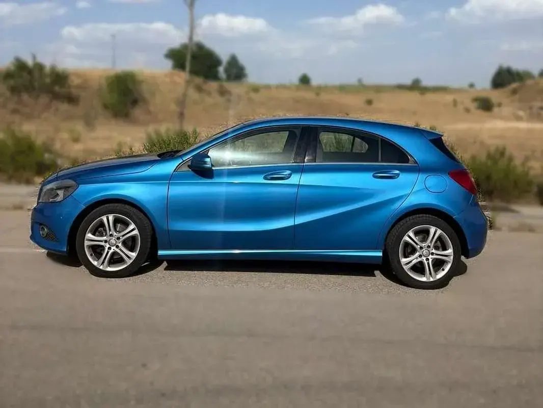 Usado Mercedes A180 Urban 122 CV (89 kW) 2013 Azul Utilitario