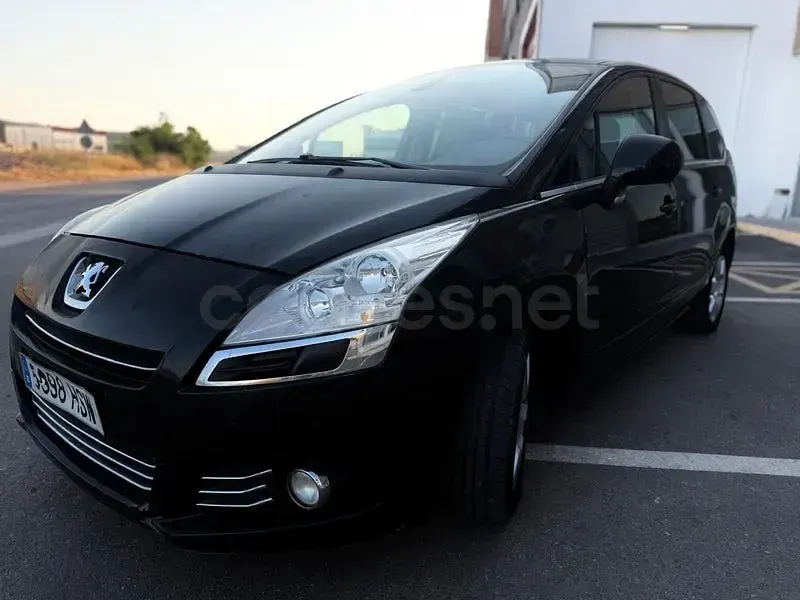 Usado Peugeot 5008 Access 115 CV (84 kW) 2013 Negro Monovolumen