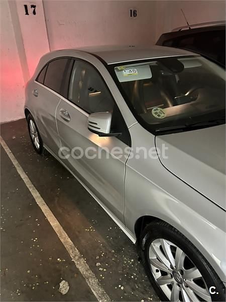 Usado Mercedes A180 Style 109 HP (80 kW) 2014 Cinzento Sedan