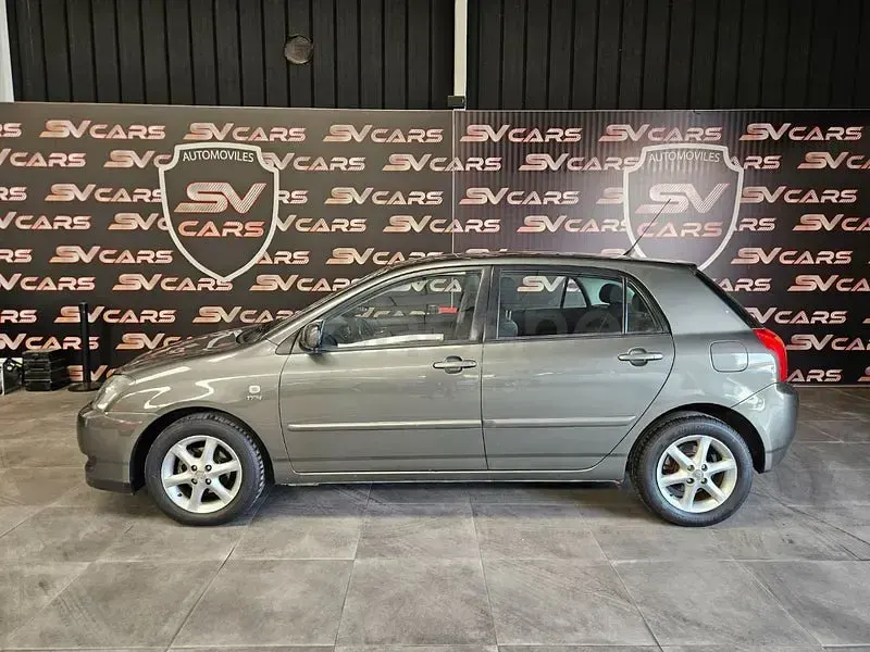 Usado Toyota Corolla Sol 110 CV (80 kW) 2002 Gris / plata Berlina