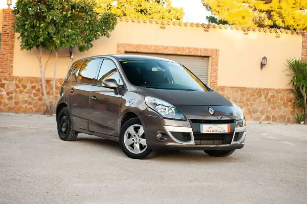 Usado Renault Scenic E-Tech Dynamique 106 CV (77 kW) 2010 Beige Monovolumen