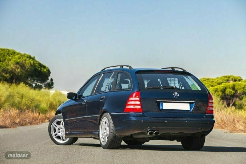Azul Usado 2001 Mercedes C32 AMG AMG Familiar | 12.500 € - Imagen 1/4