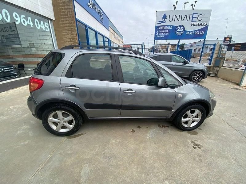 Usado Suzuki SX4 GLX 120 CV (88 kW) 2008 Gris / plata SUV