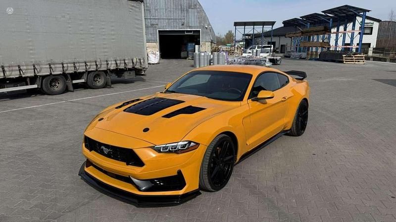 Usado Ford Mustang Fastback 314 CV (230 kW) 2019 Naranja Coupe