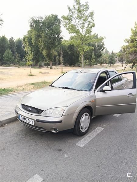 Beige Usado 2003 Ford Mondeo Trend Berlina | 2700 € (Precio justo) - Imagen 1/4