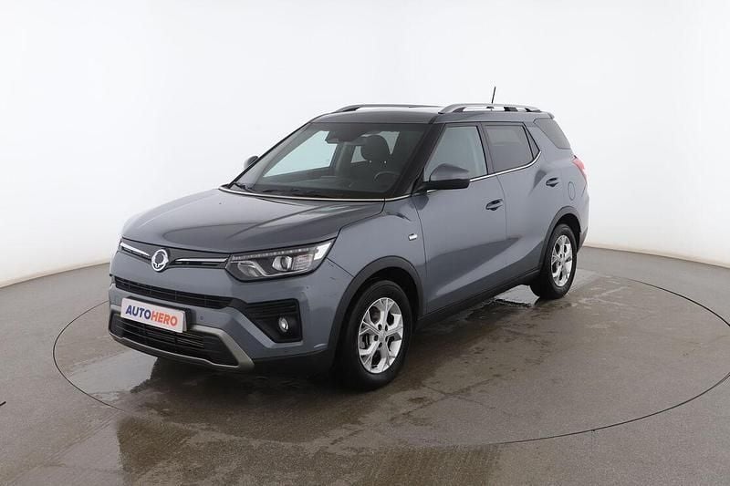 Gris Usado 2022 Ssangyong (KGM) Tivoli SUV | 18.099 € - Imagen 1/3