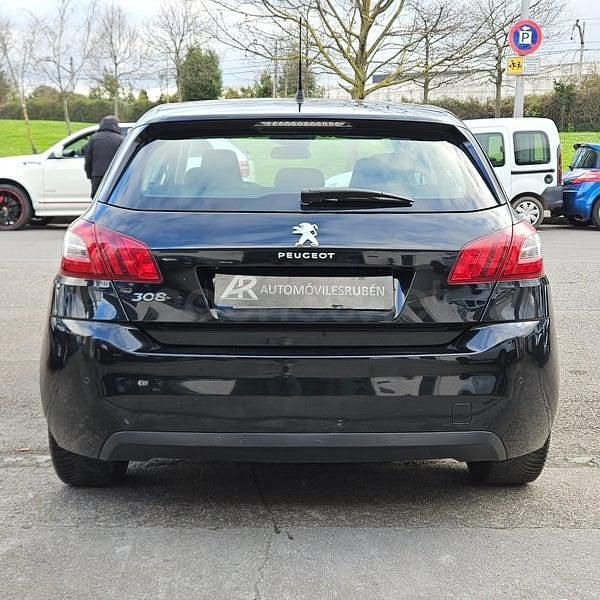 Usado Peugeot 308 Allure 120 CV (88 kW) 2017 Negro Berlina