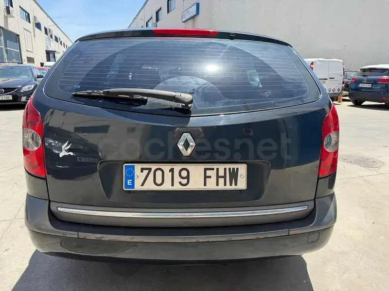 Usado Renault Laguna II Privilege 135 CV (99 kW) 2006 Negro Familiar