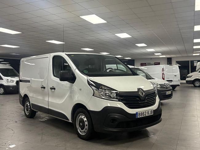 Usado Renault Trafic 120 CV (88 kW) 2018 Blanco Monovolumen