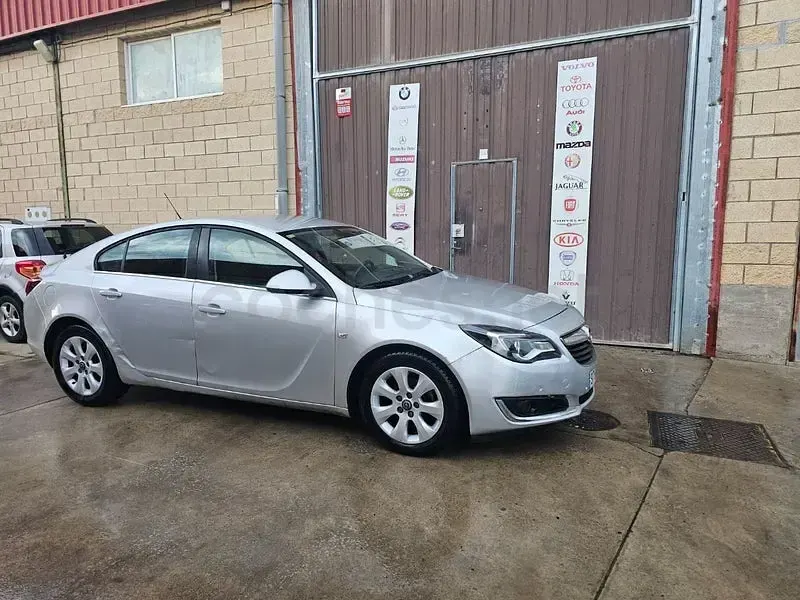 Usado Opel Insignia Expression 120 CV (88 kW) 2015 Gris / plata Berlina