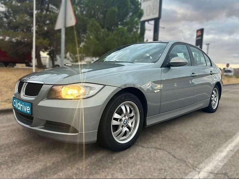 Usado BMW 318 129 CV (94 kW) 2006 Gris Berlina