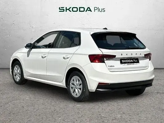 Usado Skoda Fabia Ambition 80 CV (58 kW) 2022 Blanco Utilitario