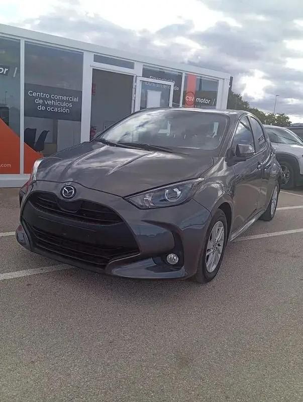 Usado Mazda 2 Center-Line 116 HP (85 kW) 2023 Cinzento Sedan