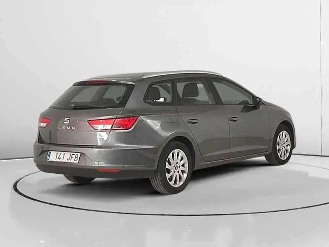 Usado Seat Leon Style 110 CV (80 kW) 2015 Gris Utilitario