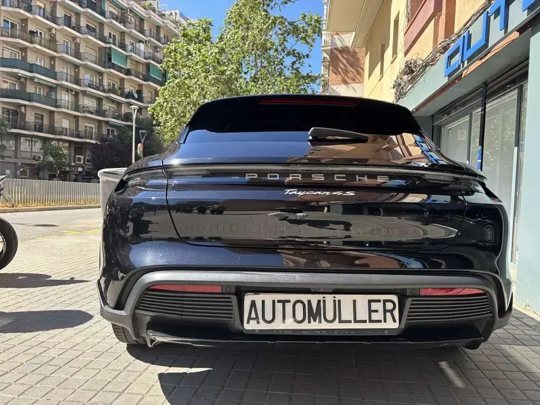 Usado Porsche Taycan 422 kW (574 CV) 2022 Negro Familiar