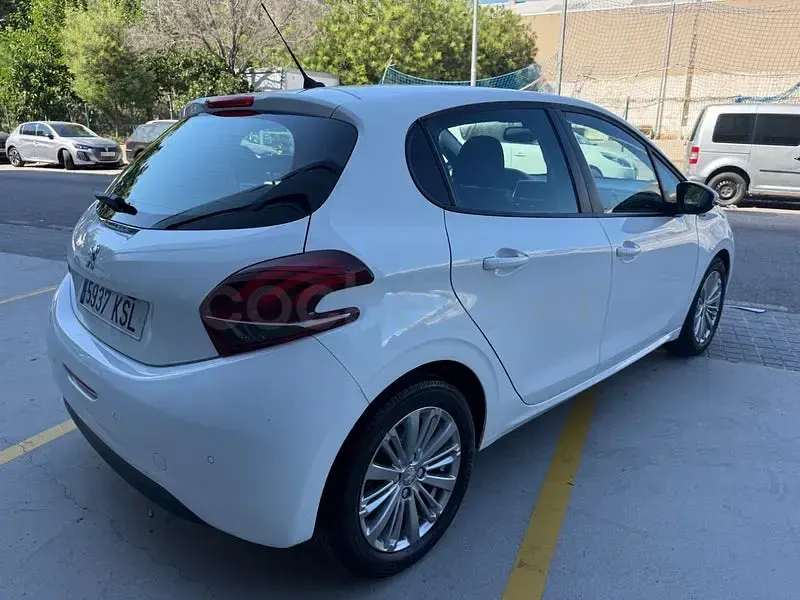 Usado Peugeot 208 Signature Sky 110 CV (80 kW) 2019 Blanco Utilitario
