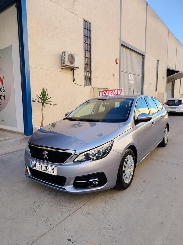 Usado Peugeot 308 SW Active 120 CV (88 kW) 2018 Gris Familiar