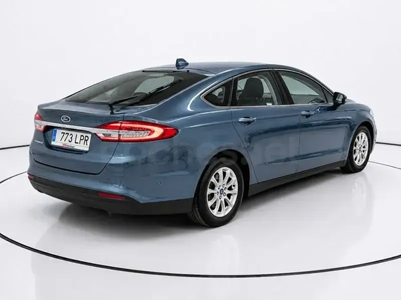 Usado Ford Mondeo Trend 120 CV (88 kW) 2021 Azul Berlina
