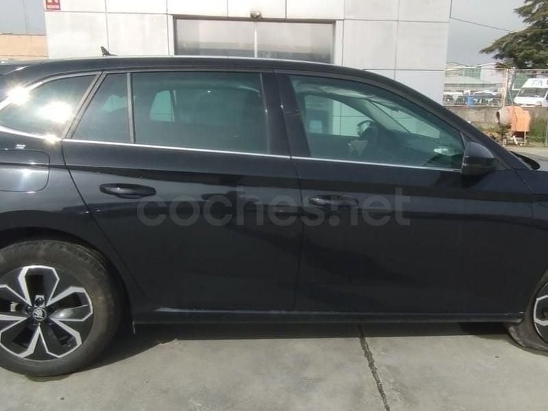 Usado Skoda Scala 115 CV (84 kW) 2025 Negro Utilitario