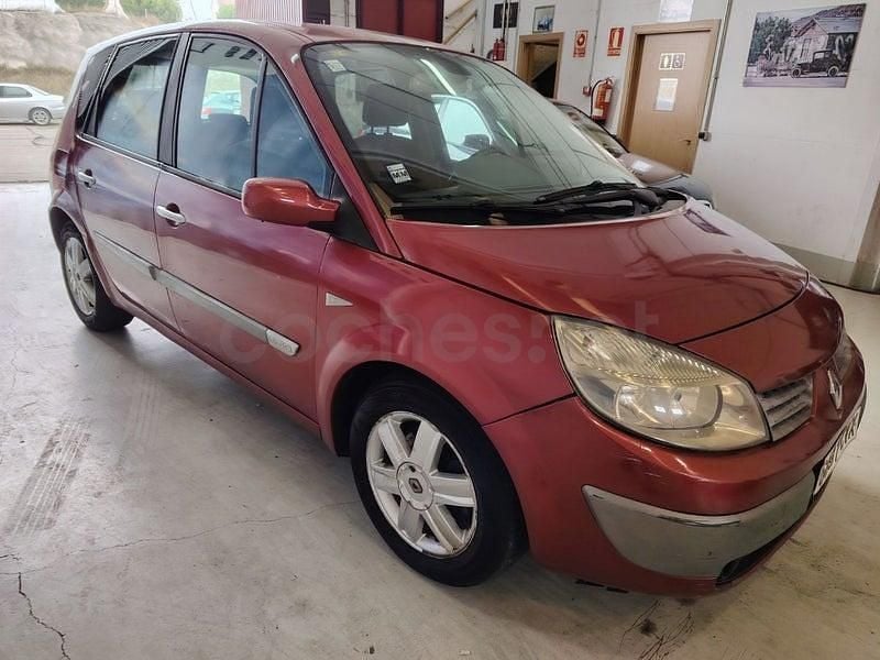 Usado Renault Scénic II Authentique 120 CV (88 kW) 2004 Rojo Monovolumen