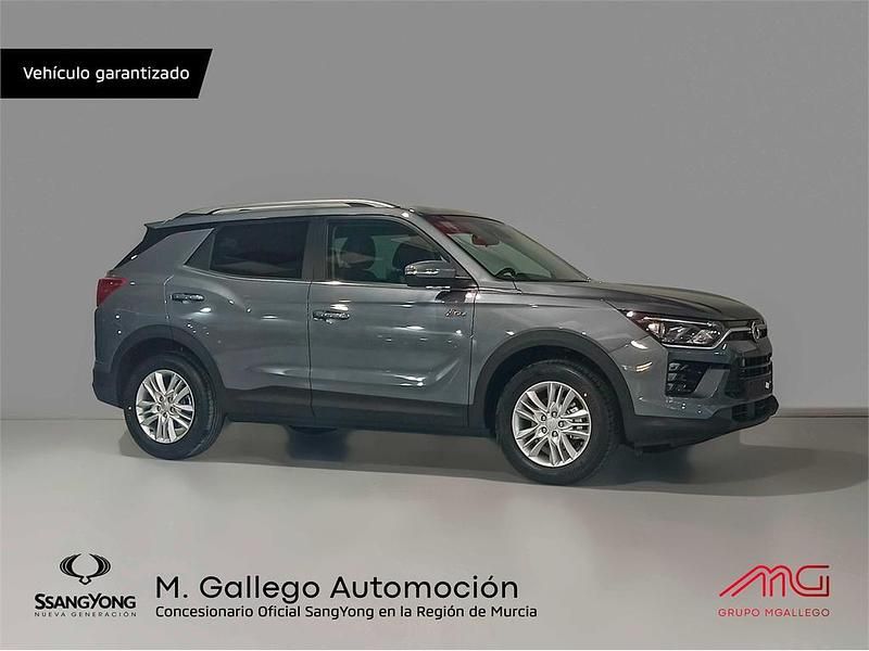 Platinum grey Usado 2023 Ssangyong (KGM) Korando | 22.900 € (Precio justo) - Imagen 1/4