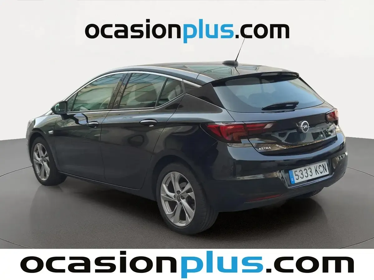 Usado Opel Astra Dynamic 110 CV (80 kW) 2017 Negro Utilitario